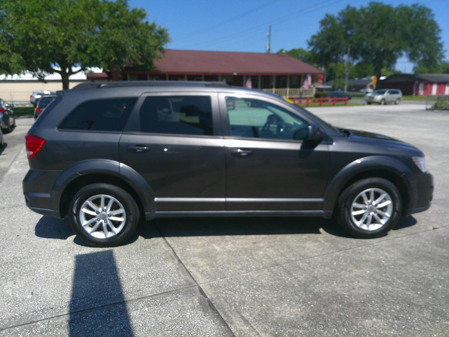 2017 GRAY DODGE JOURNEY SXT (3C4PDCBG6HT) , located at 10405 Abercorn Street, Savannah, GA, 31419, (912) 921-8965, 31.988262, -81.131760 - Photo#4